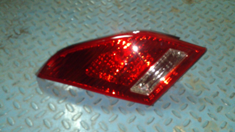 картинка ФОНАРЬ ЗАДНИЙ ЛЕВЫЙ (НА КРЫШКЕ БАГАЖНИКА) M2 BRILLIANCE  3051156